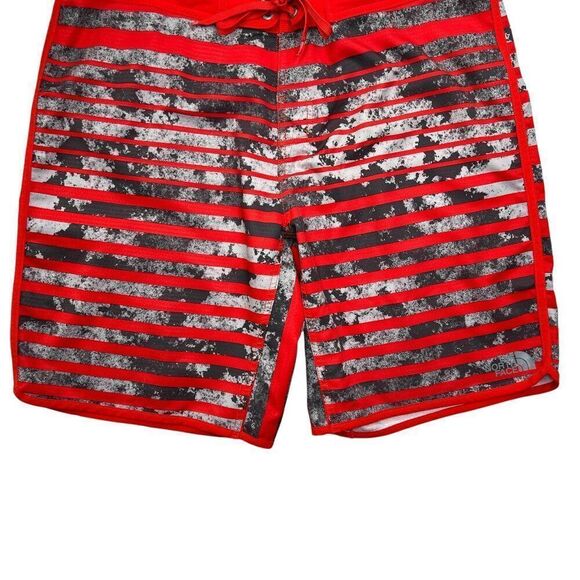 The North Face Boardshorts Men's Size 36 Red & Gray Camo Beach Swim Trunks - Picture 4 of 12